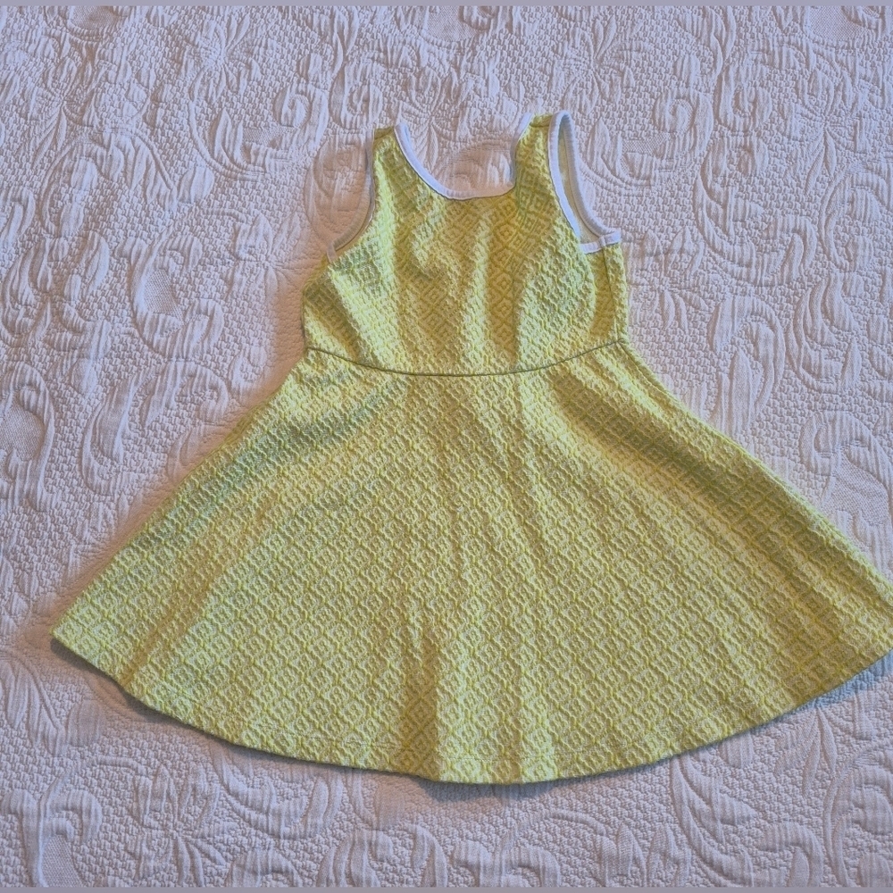 Janie and Jack girls size 3 sleeveless yellow & white dress 2 button closure EUC